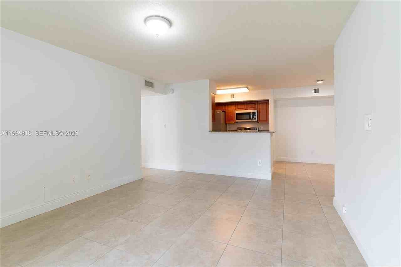875 Riverside Dr #715 - Photo 4 of 24