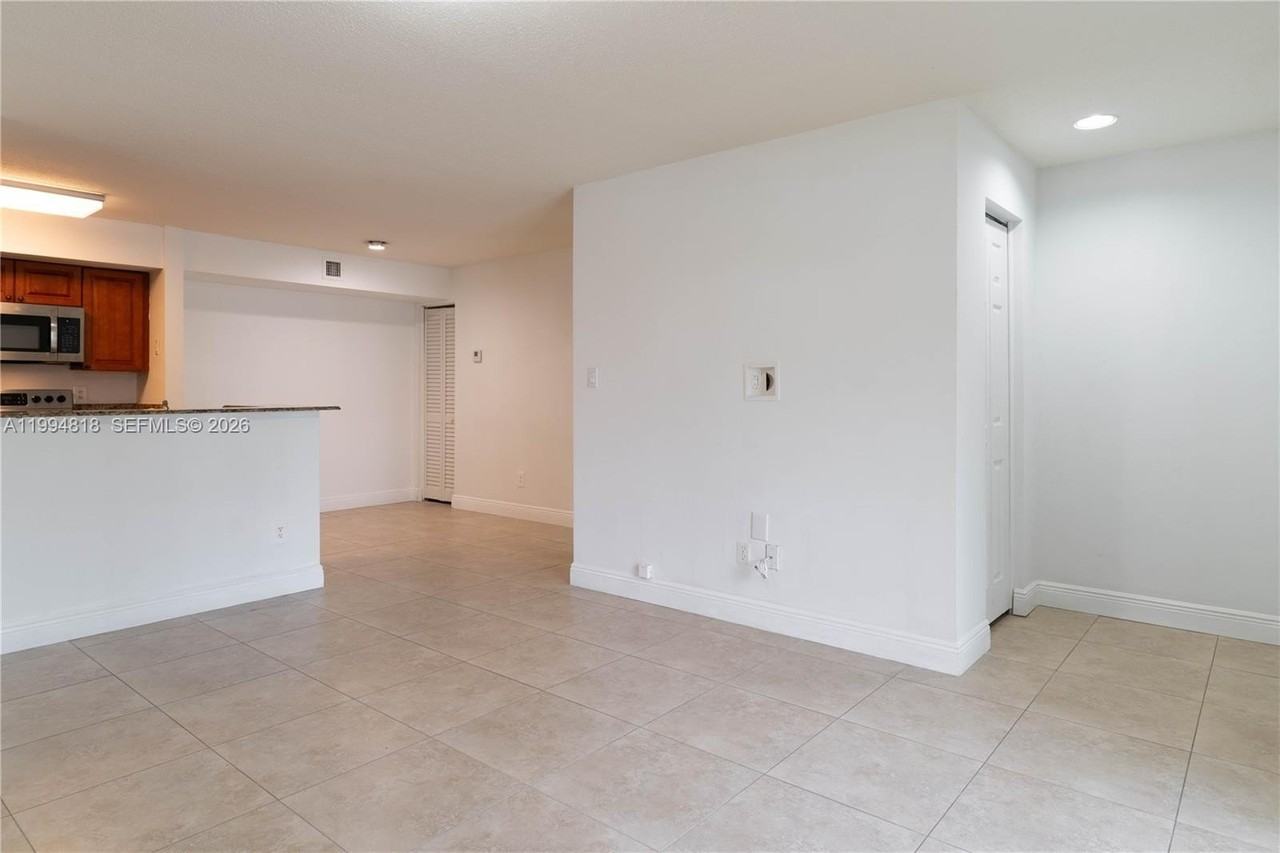 875 Riverside Dr #715 - Photo 5 of 24