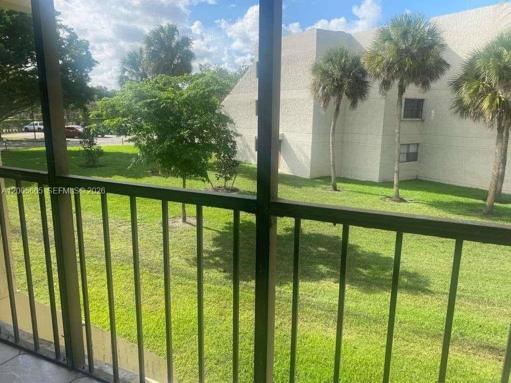 220 Lakeview Dr #203