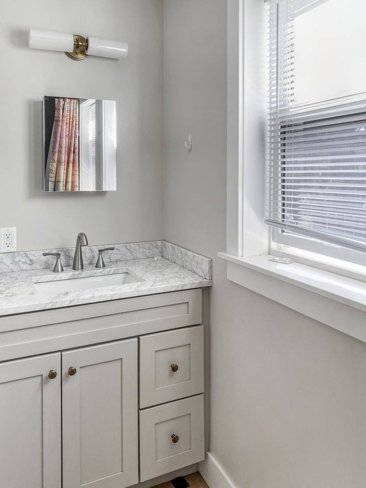 231 W 17th St #2 - Photo 3 of 15