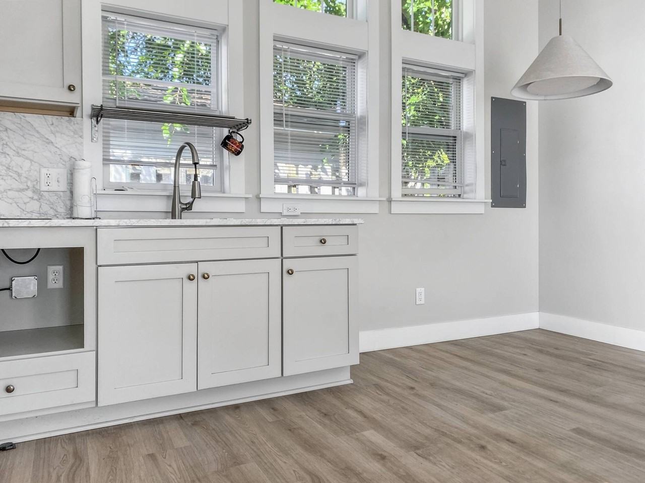 231 W 17th St #2 - Photo 4 of 15