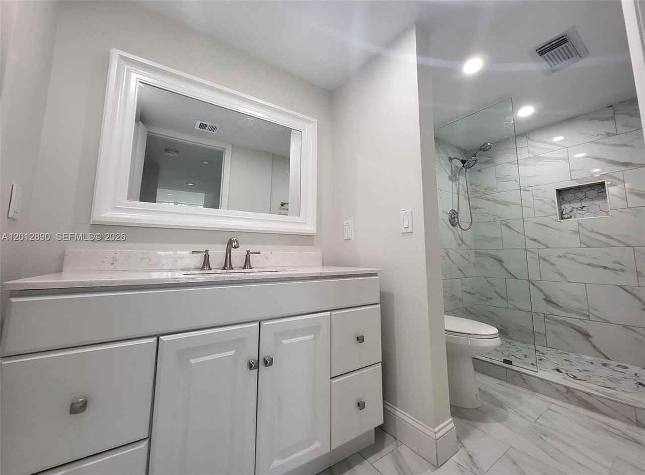 903 Cypress Ter #205 - Photo 3 of 10