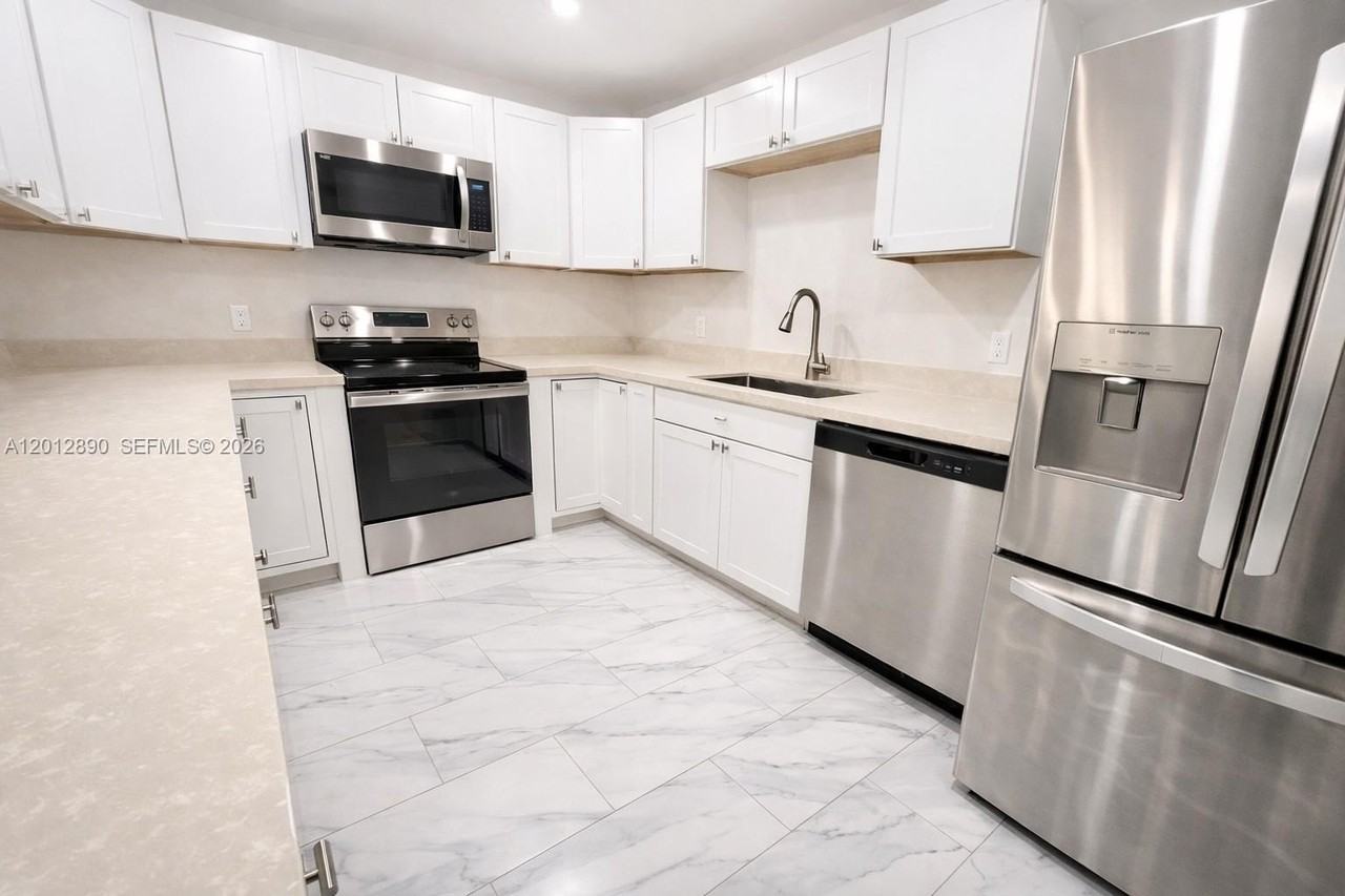 903 Cypress Ter #205 - Photo 6 of 10