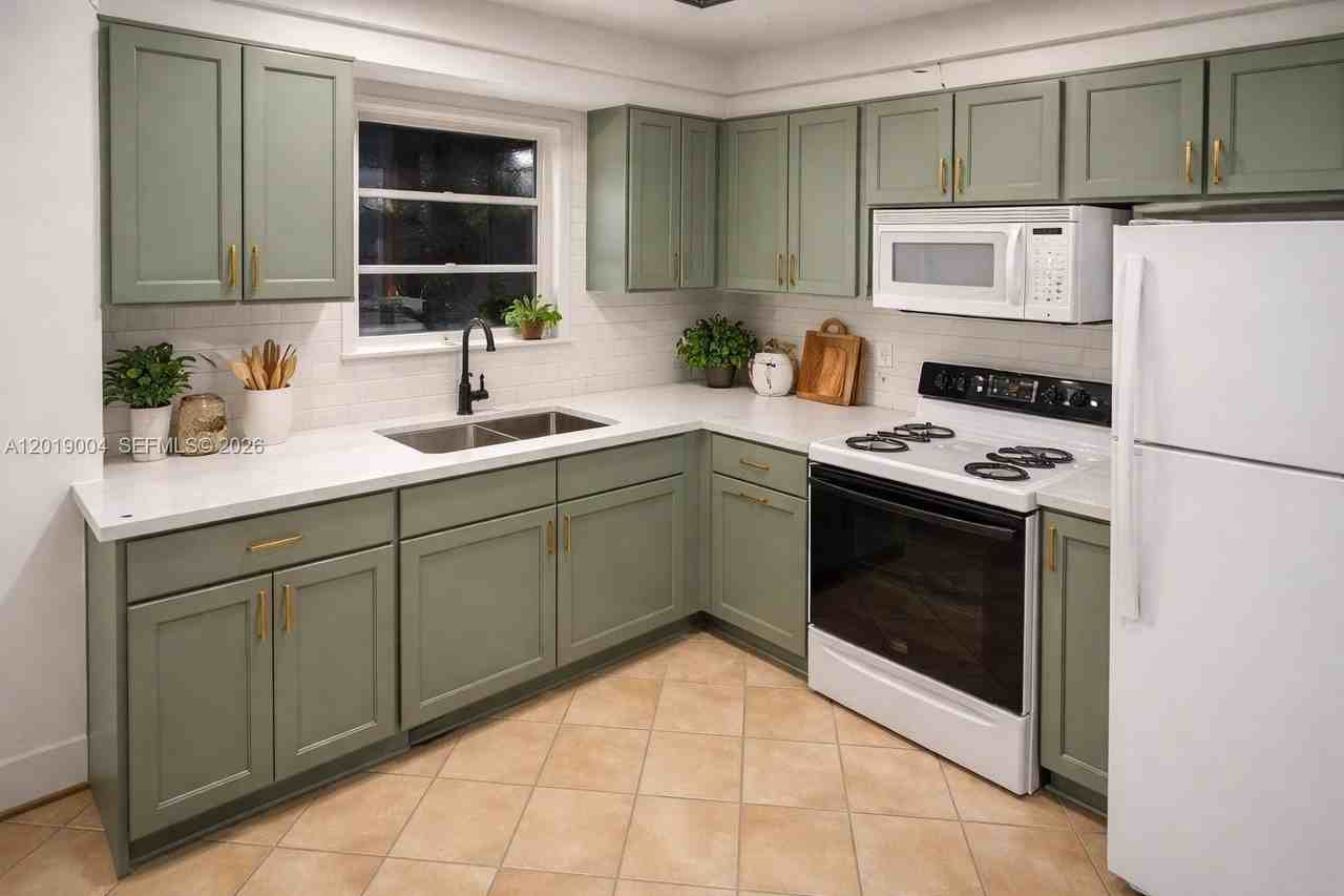 2619 Arthur St #3 - Photo 7 of 15