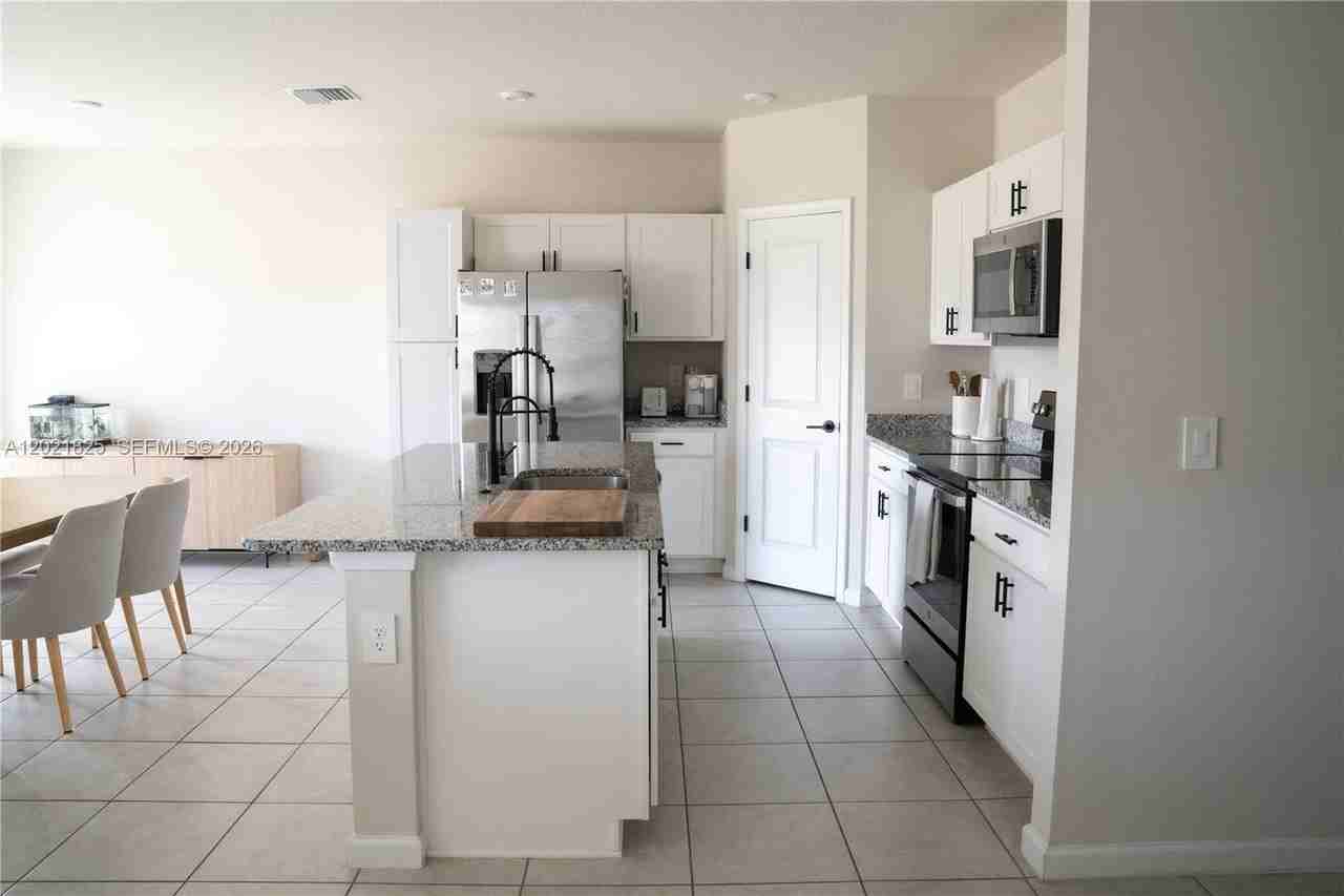 603 Lychee Ln - Photo 5 of 15