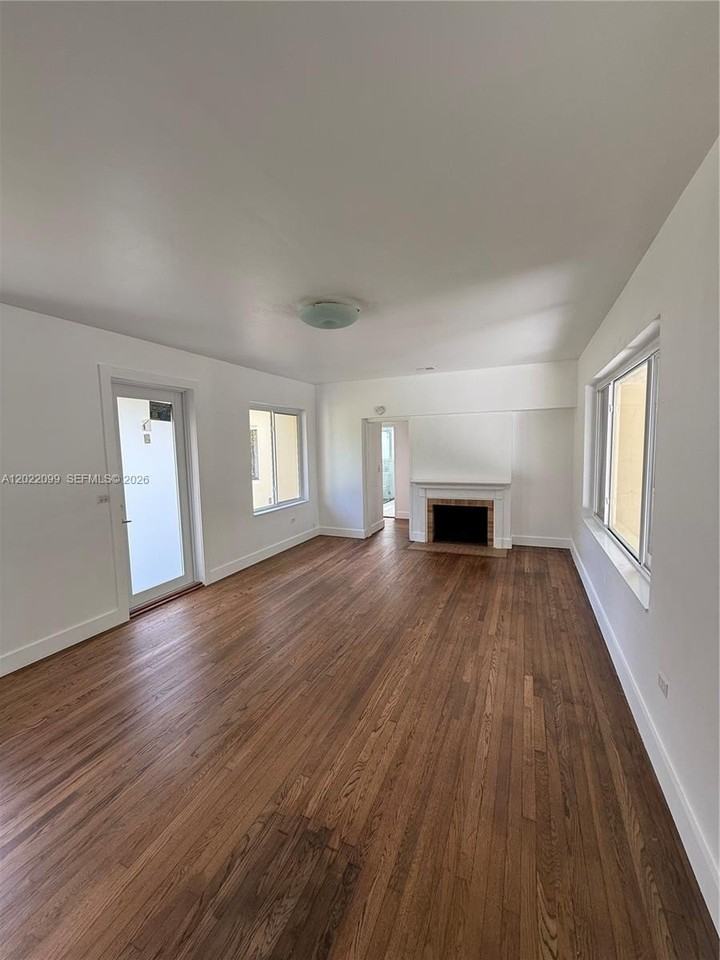 661 Ne 51st St #NA - Photo 4 of 15