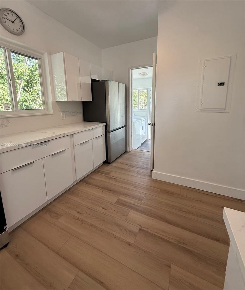 661 Ne 51st St #NA - Photo 7 of 15