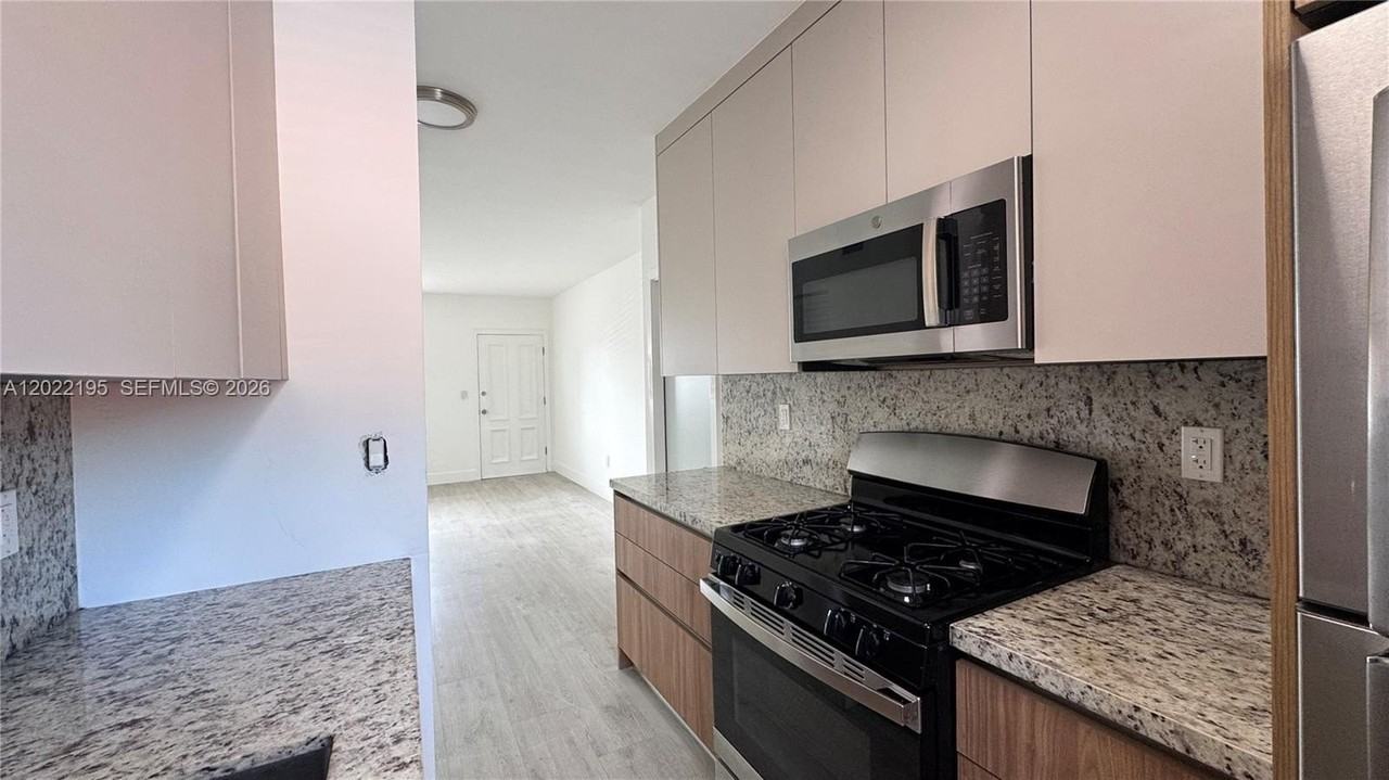660 Lenox Ave #3 - Photo 3 of 11