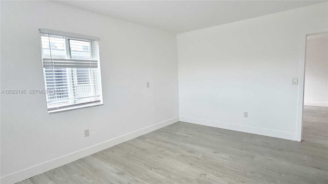 660 Lenox Ave #3 - Photo 4 of 11