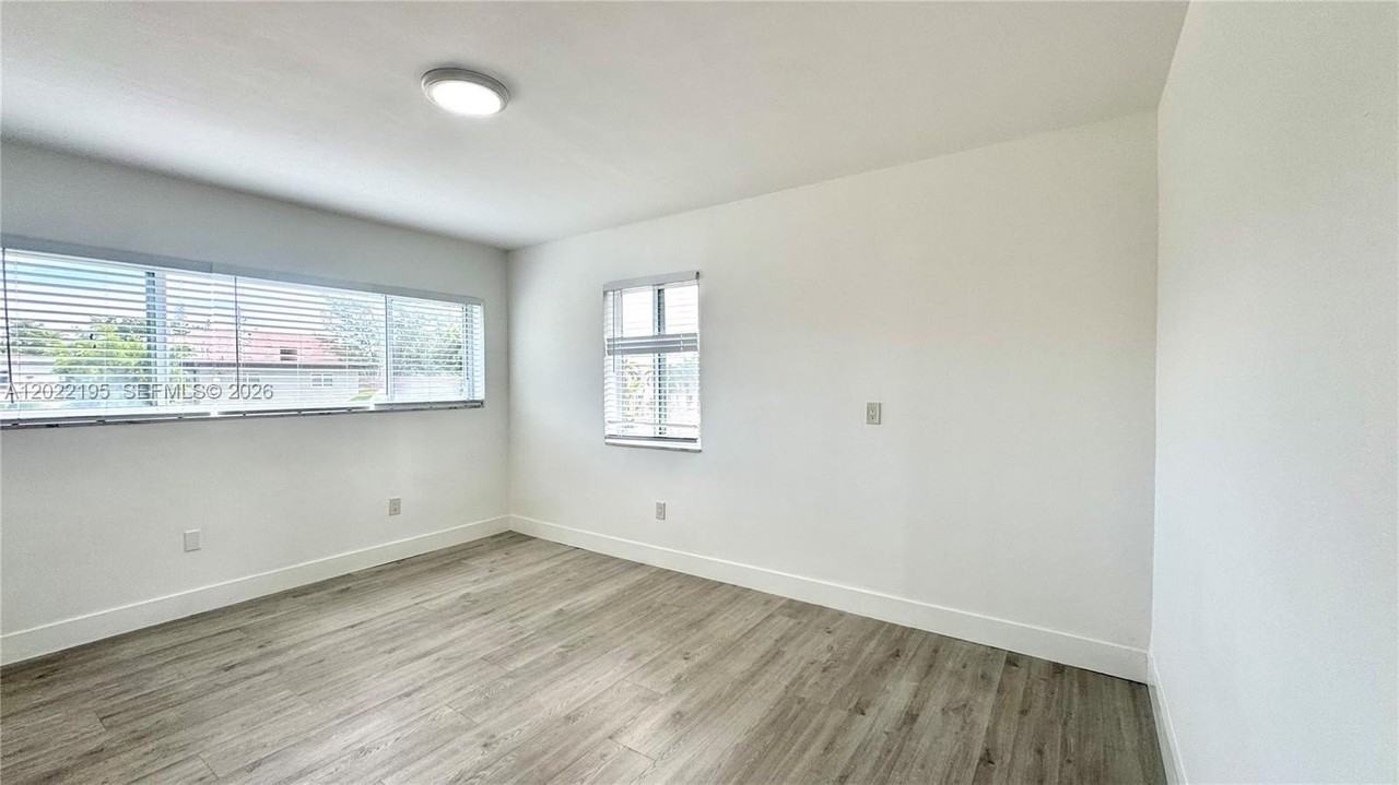 660 Lenox Ave #3 - Photo 5 of 11