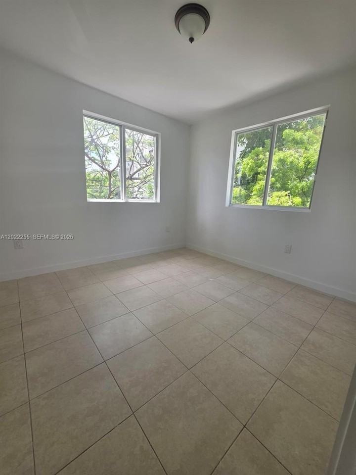 829 Sw 3rd St #831 - Photo 2 of 21