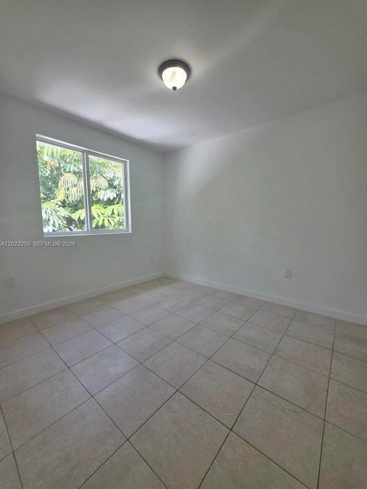 829 Sw 3rd St #831 - Photo 3 of 21