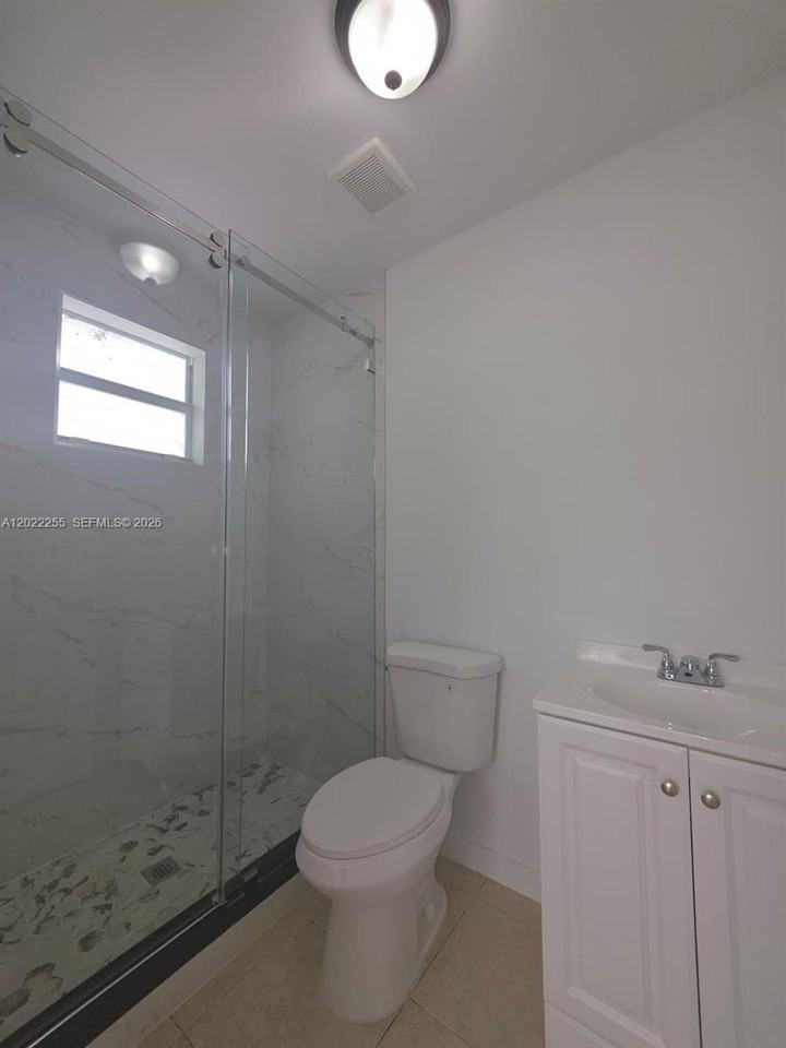 829 Sw 3rd St #831 - Photo 4 of 21