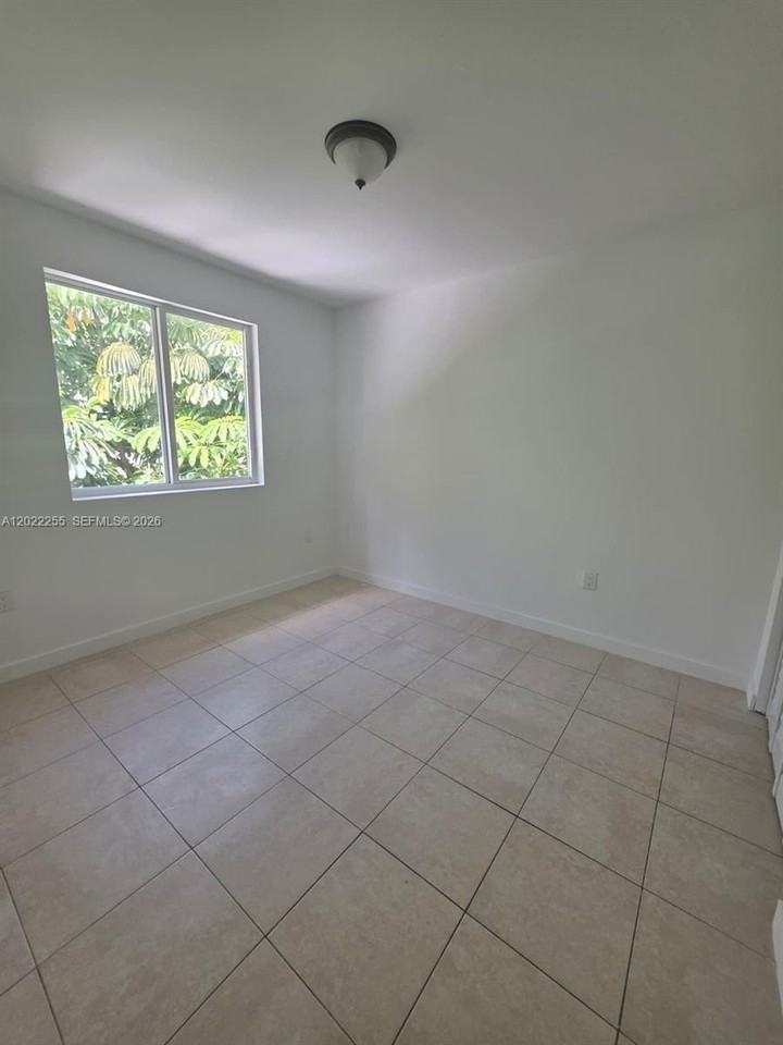 829 Sw 3rd St #831 - Photo 5 of 21