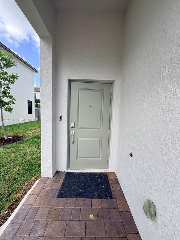 12893 Sw 232nd Ln #0 - Photo 2 of 47