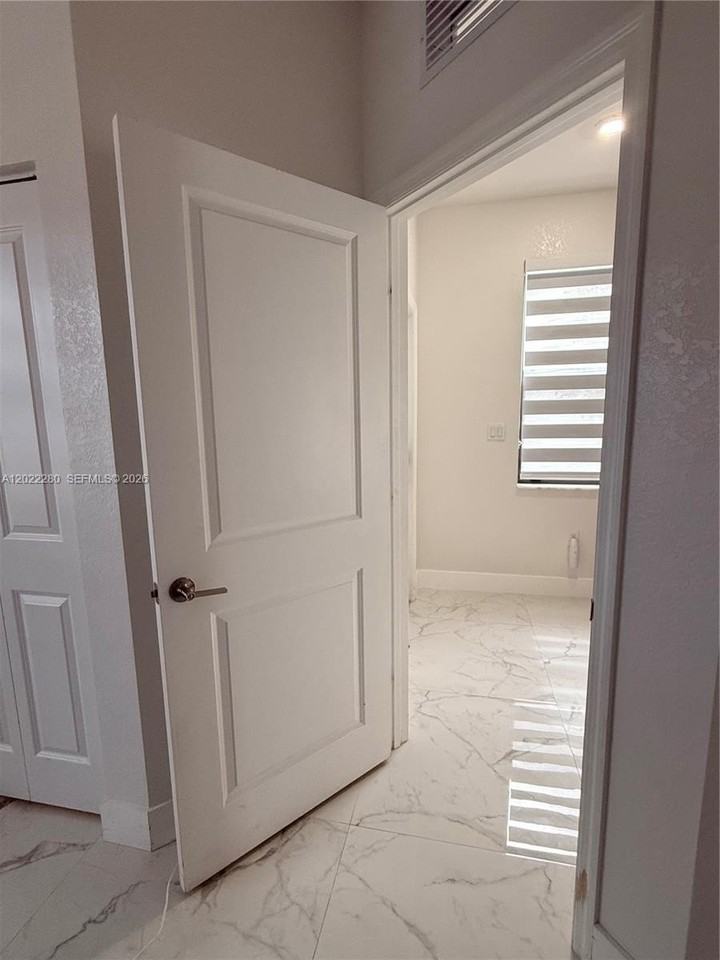 12893 Sw 232nd Ln #0 - Photo 6 of 47