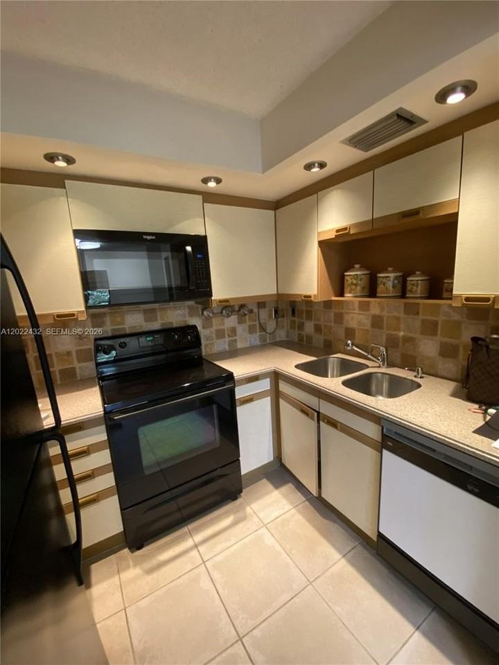 9020 Sw 125th Ave #F202 - Photo 6 of 20