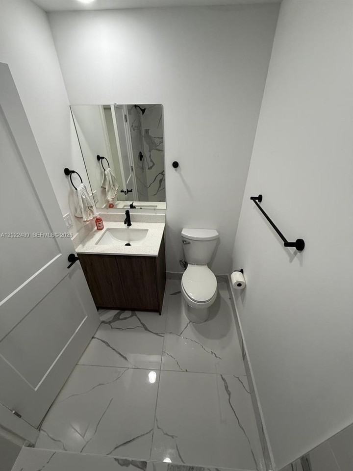 419 Nw 13th Ct #1 - Photo 7 of 7