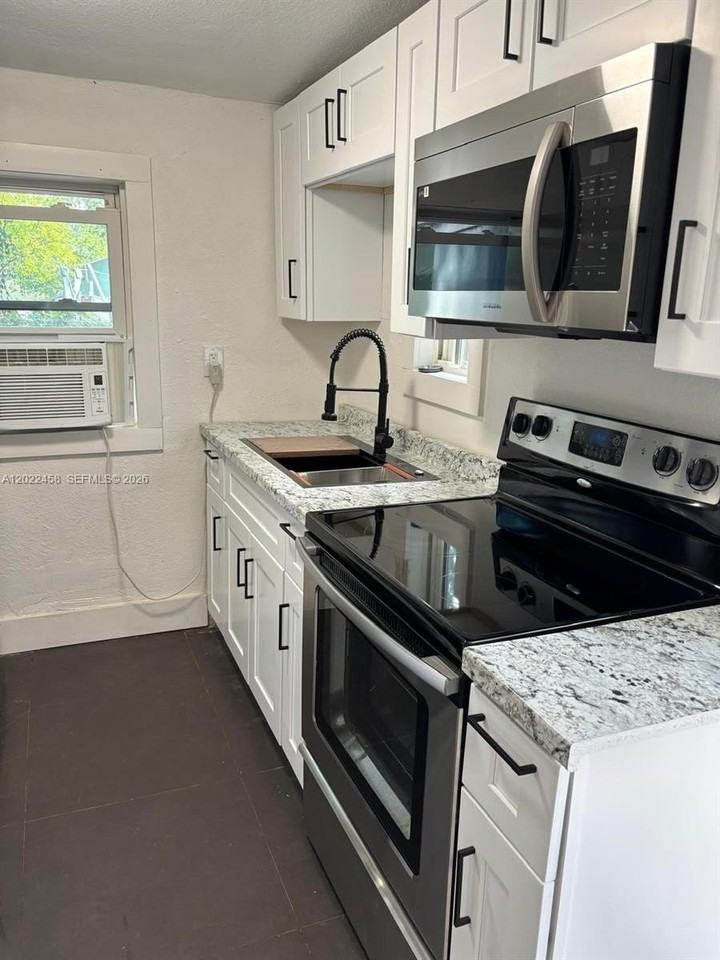 5911 Nw 5th Ct #5911 - Photo 7 of 17