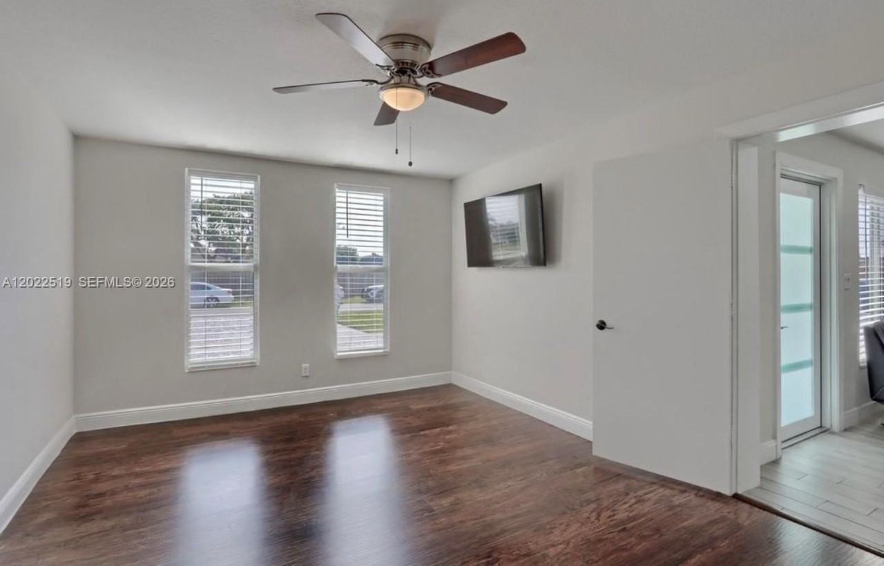 876 Gardenia Dr - Photo 3 of 21