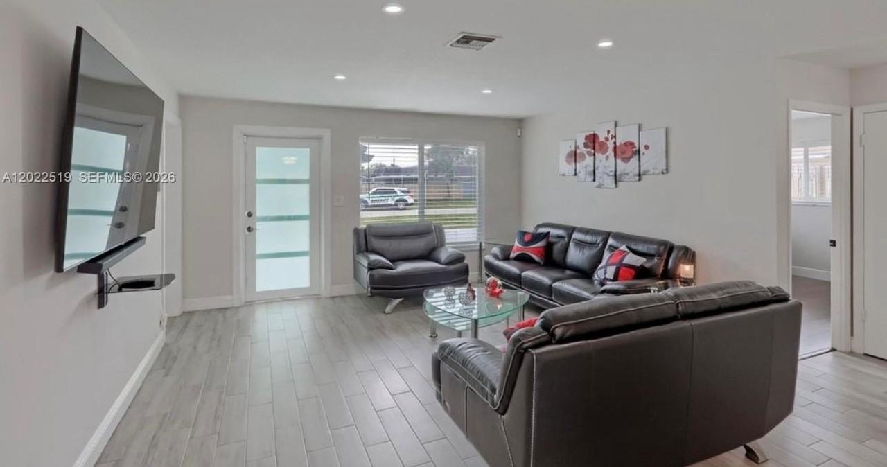 876 Gardenia Dr - Photo 5 of 21