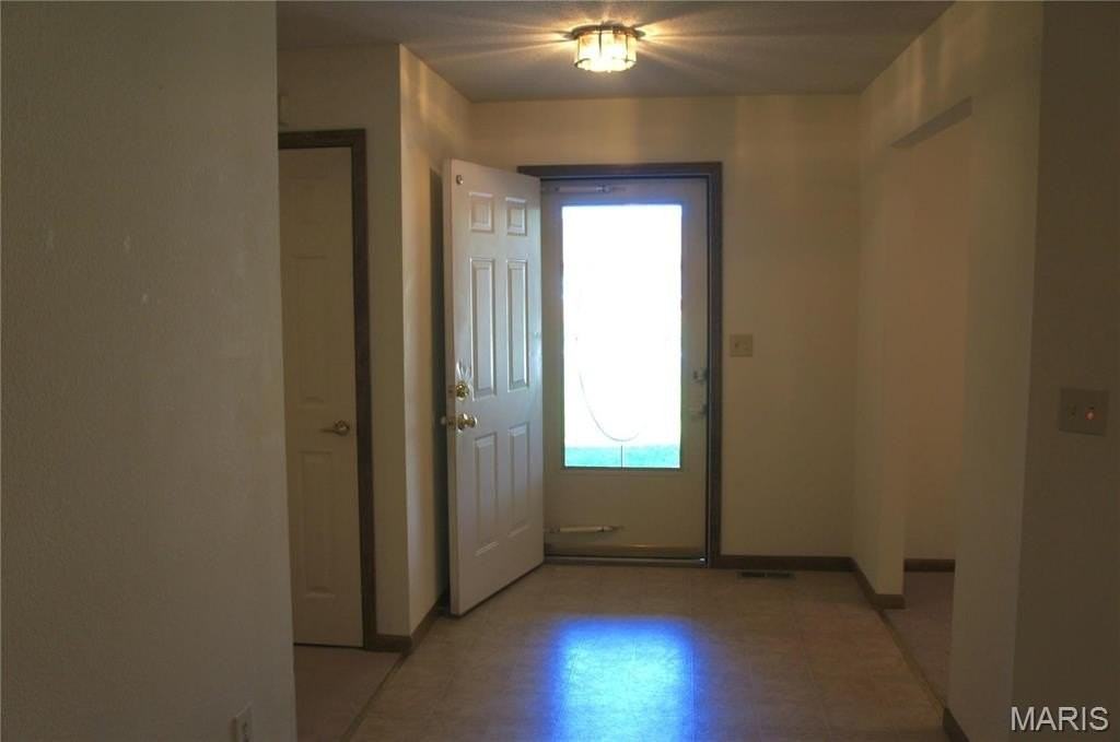 1631 Thunderbird Ln - Photo 3 of 30