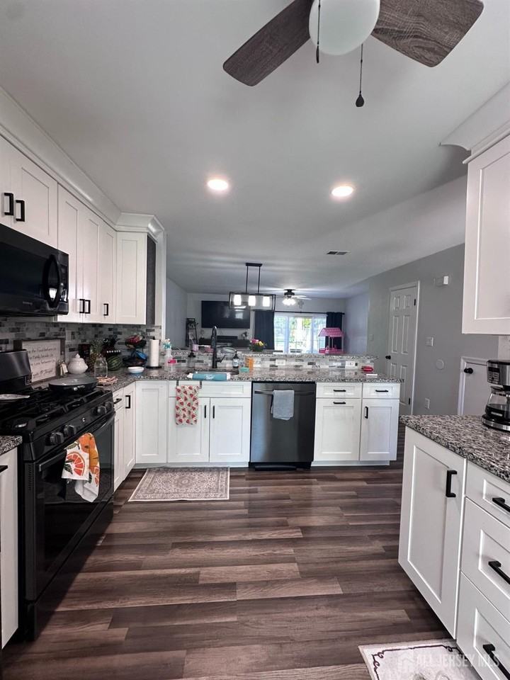 23 Washington Ct - Photo 2 of 11