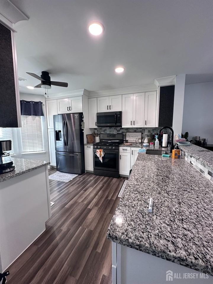 23 Washington Ct - Photo 3 of 11
