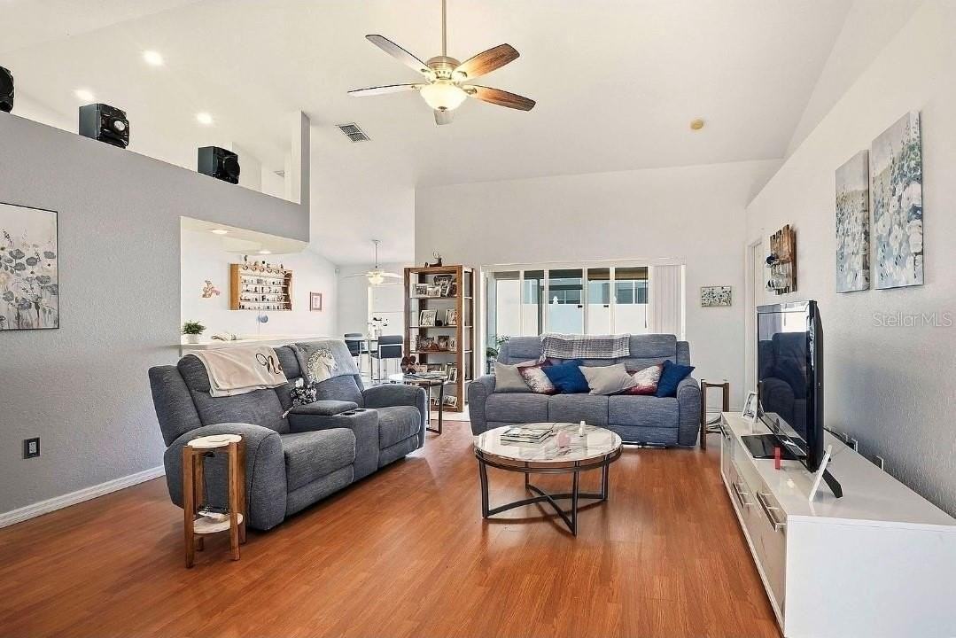 7362 Beaumont Dr - Photo 3 of 13