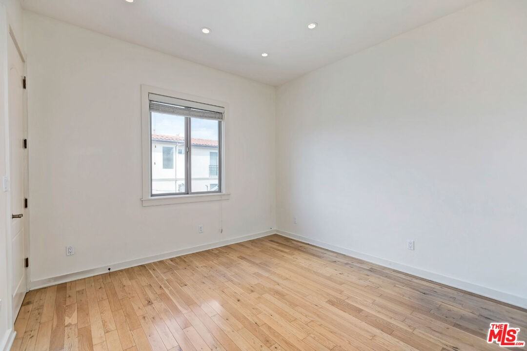 2027 Butler Ave - Photo 2 of 8