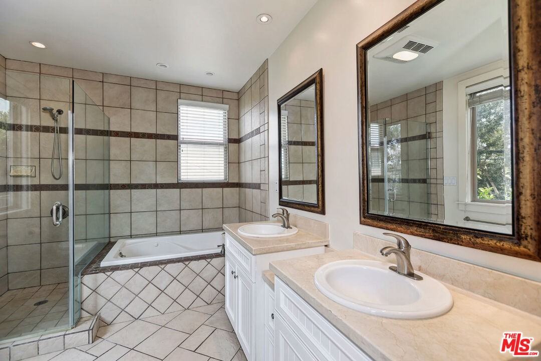 2027 Butler Ave - Photo 3 of 8