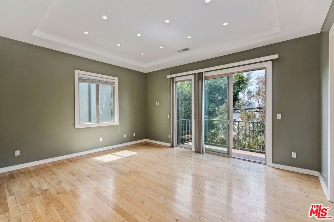 2027 Butler Ave - Photo 4 of 8