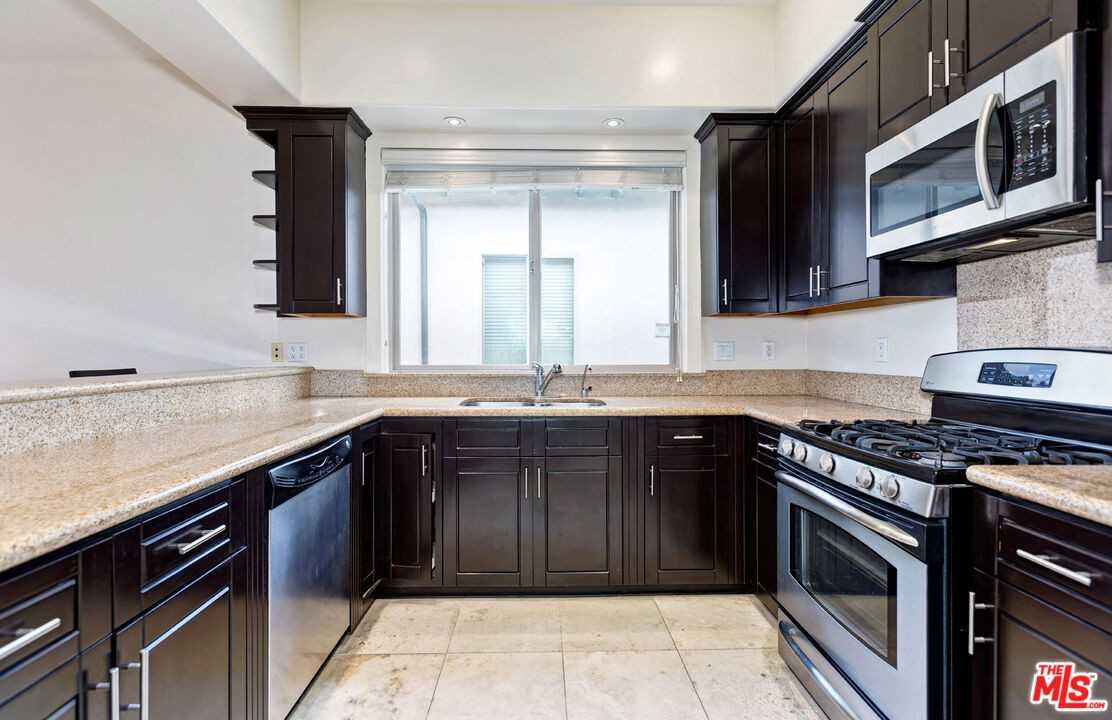 2027 Butler Ave - Photo 6 of 8