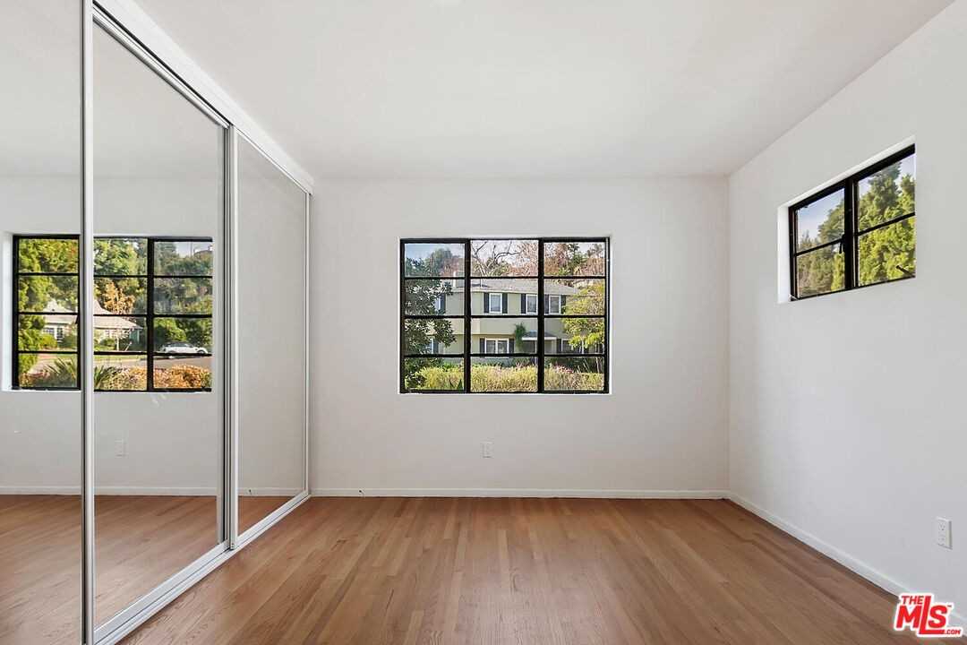 2648 Anchor Ave - Photo 2 of 8