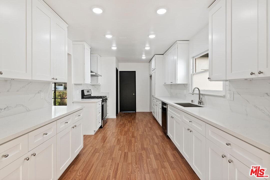 2648 Anchor Ave - Photo 3 of 8