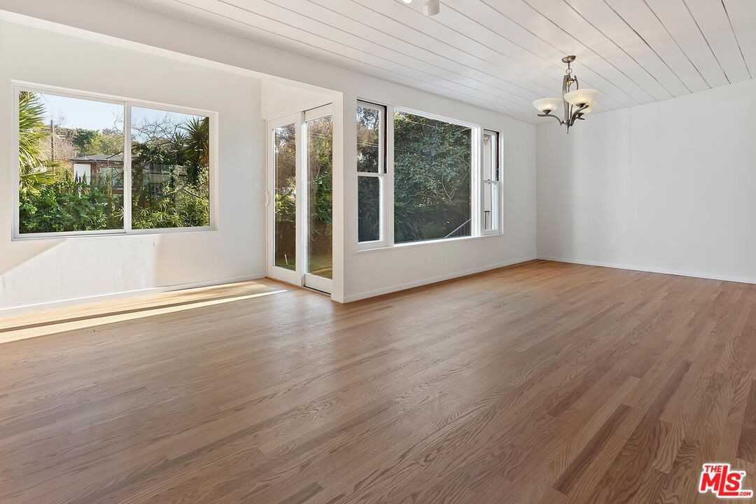 2648 Anchor Ave - Photo 4 of 8
