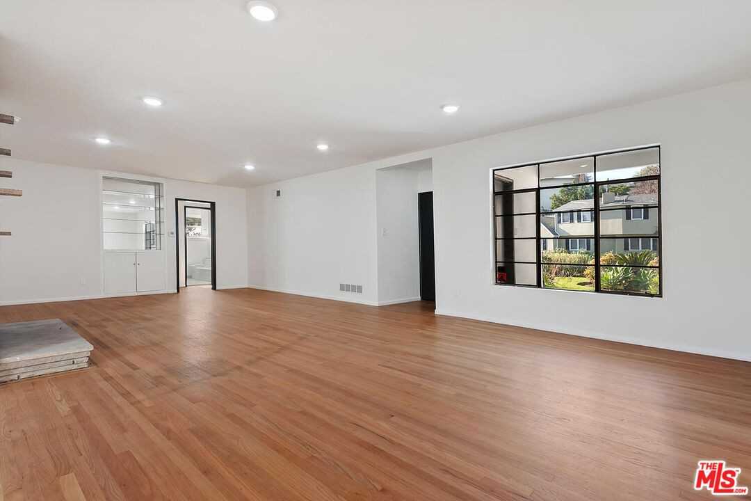 2648 Anchor Ave - Photo 5 of 8