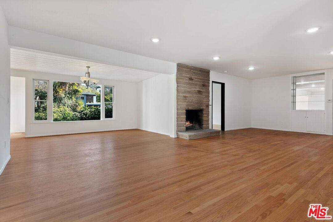 2648 Anchor Ave - Photo 6 of 8