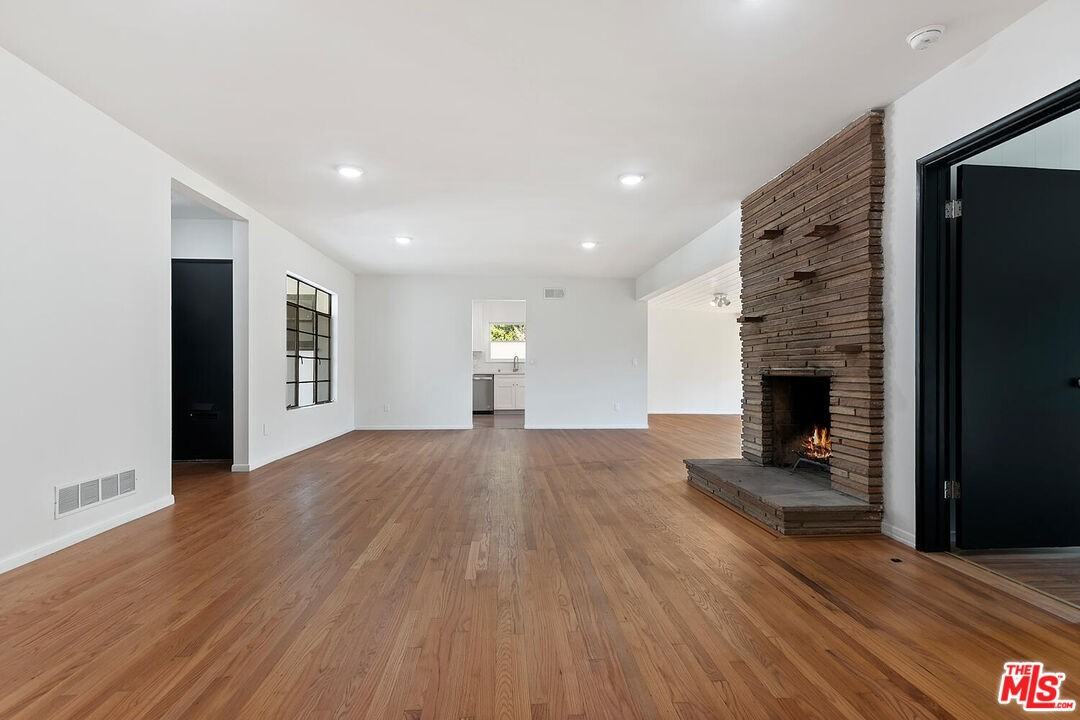 2648 Anchor Ave - Photo 7 of 8