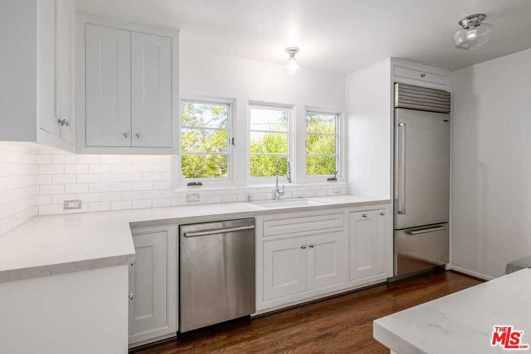 1539 Ensley Ave - Photo 4 of 8