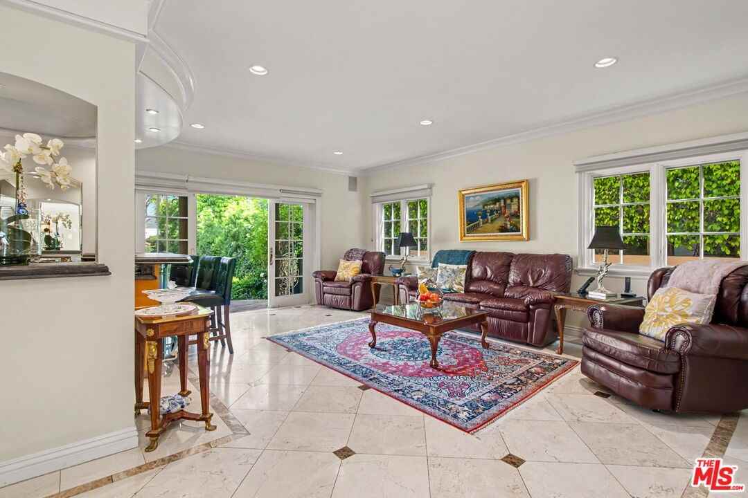 204 Foothill Rd - Photo 2 of 8