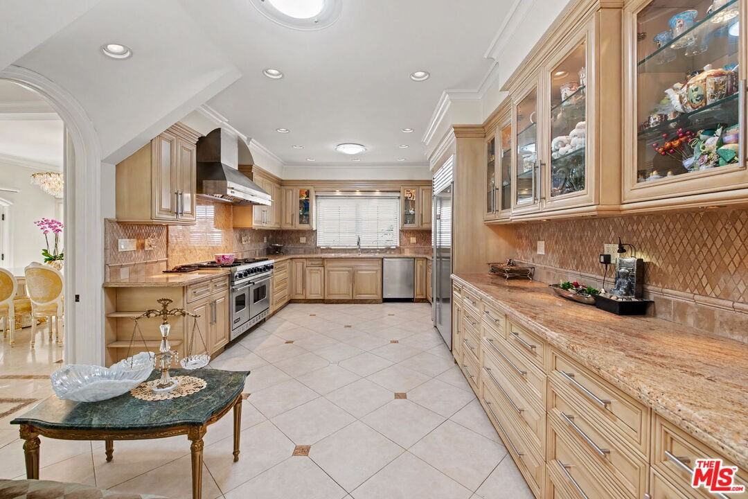 204 Foothill Rd - Photo 4 of 8