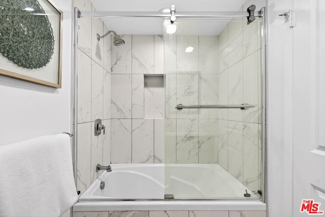 848 Lincoln Blvd - Photo 4 of 8