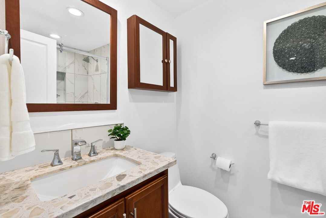 848 Lincoln Blvd - Photo 5 of 8