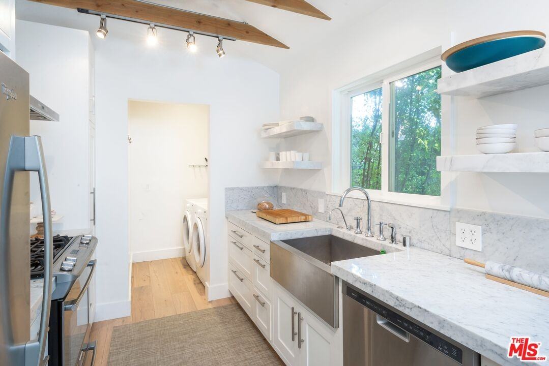 704 Vernon Ave #1-2 - Photo 6 of 8