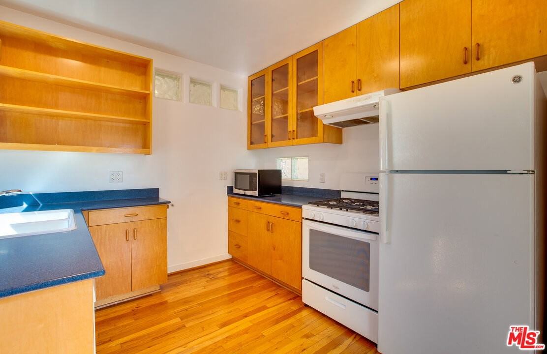 2534 7th St #4 - Photo 2 of 8