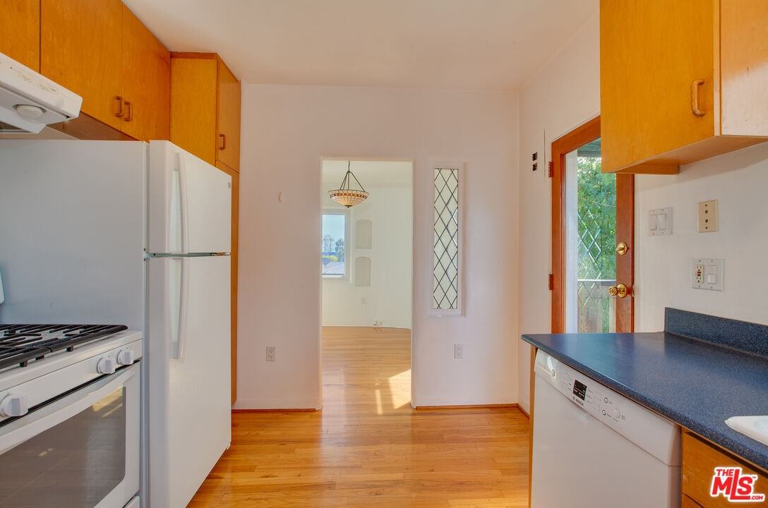 2534 7th St #4 - Photo 5 of 8