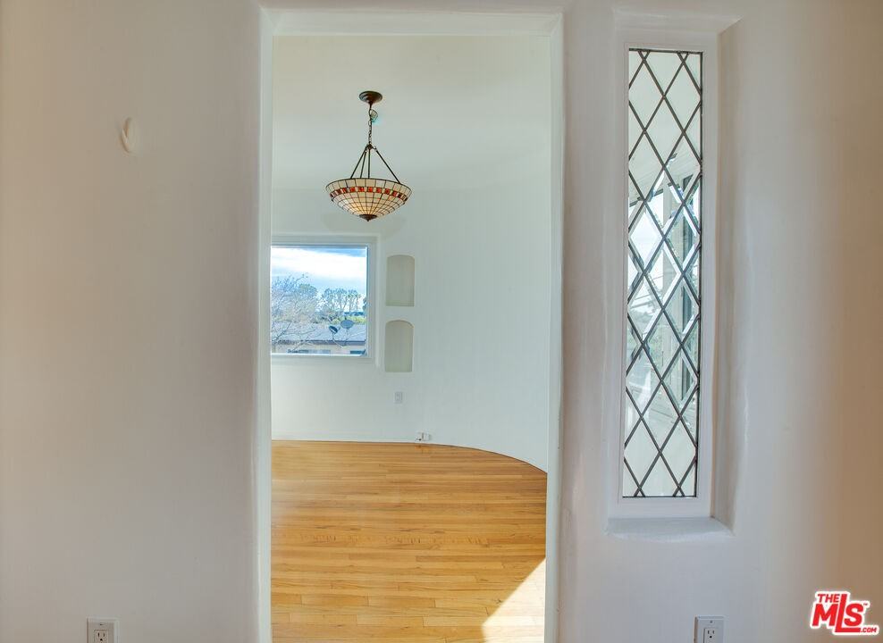 2534 7th St #4 - Photo 6 of 8