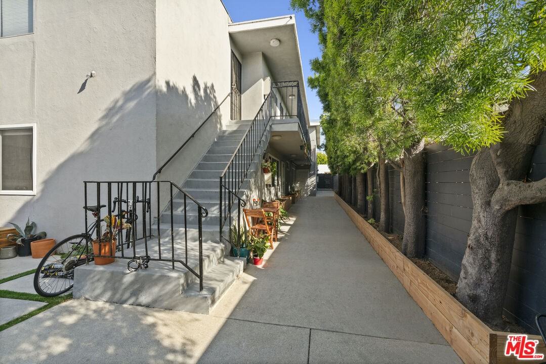 656 Indiana Ave #2 - Photo 3 of 8