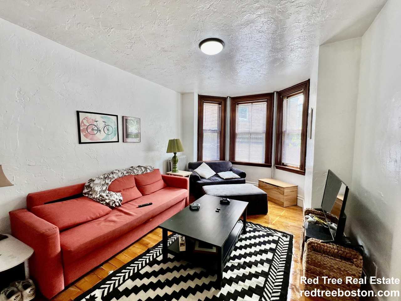 4 Adella Pl #U1 - Photo 2 of 8
